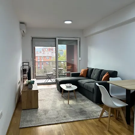 Cozy & Bright Apartment